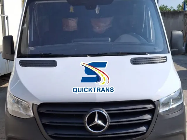 Colantare capotă dubă Mercedes Sprinter cu logo Quicktrans