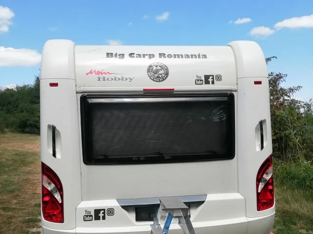 Inscripționare rulotă Hobby cu folie decupată Big Carp Romania
